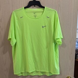 Nike Men's Bright Green Short Sleeve Tee